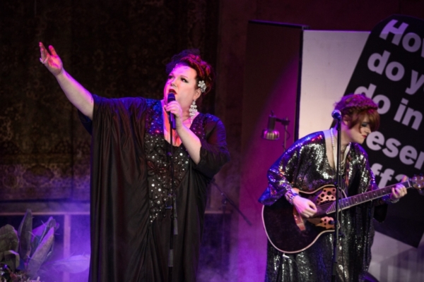 Strawberry KaeyK in »Wengenroths Autorenklub, Ausgabe 7: William Shakespeare«. Foto: Gianmarco Bresadola.