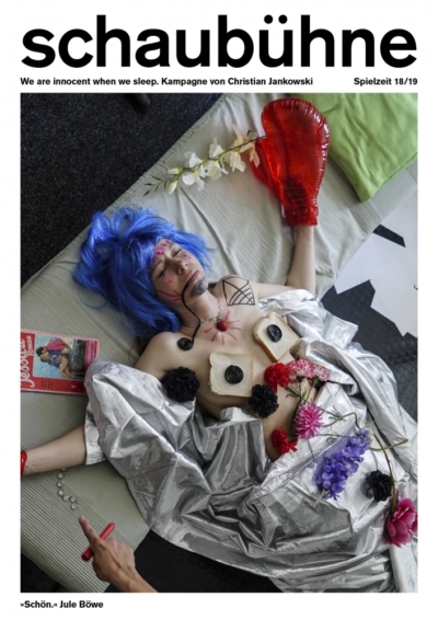 Jule Böwe in der Spielzeitkampagne 2018/2019 der Schaubühne am Lehniner Platz (Berlin). Foto: Luise Müller-Hofstede. Jule Böwe in der Spielzeitkampagne 2018/2019 der Schaubühne am Lehniner Platz (Berlin). Foto: Luise Müller-Hofstede.