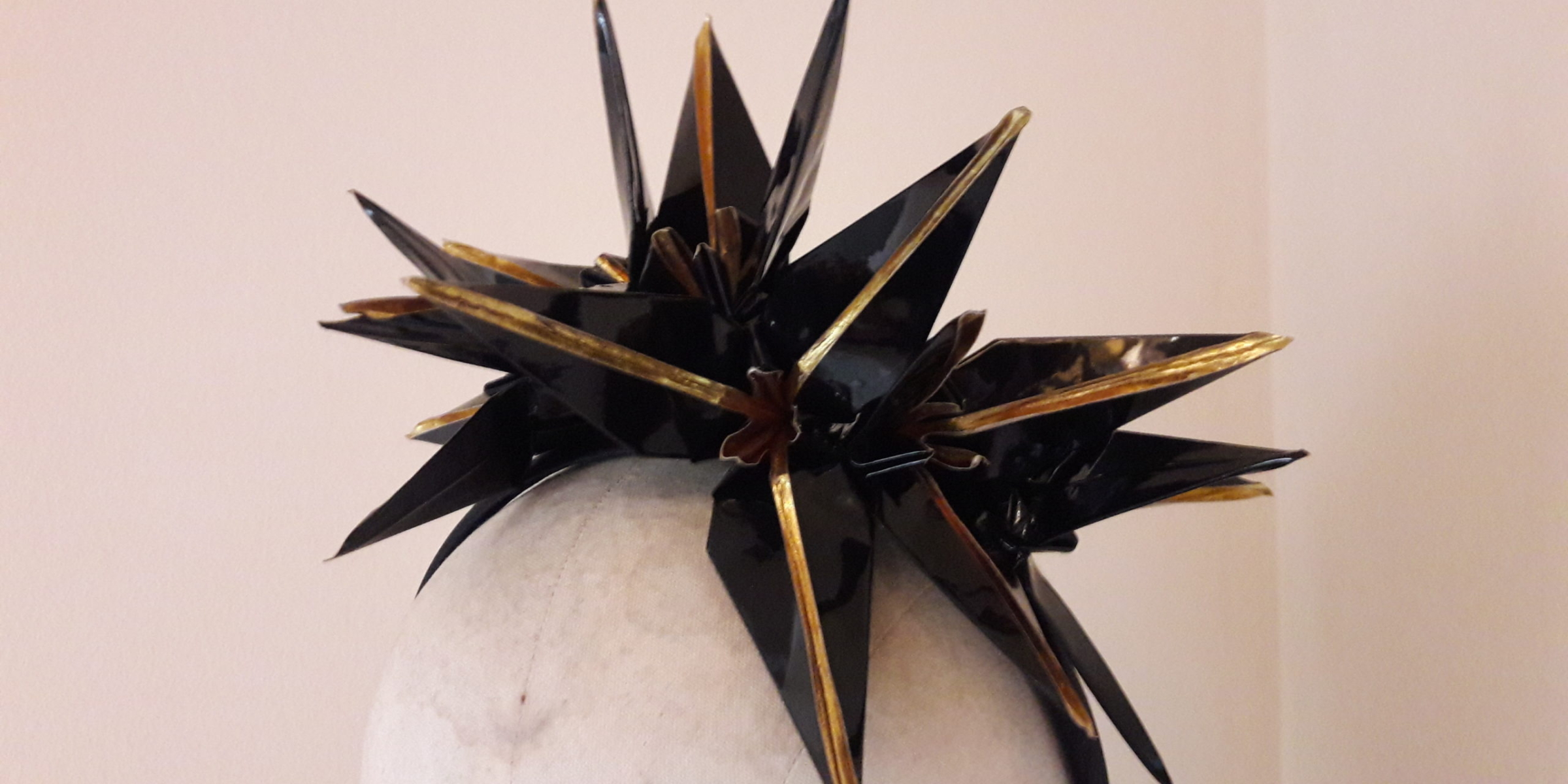 Kopfbedeckung der »Medea«. Foto: Marc Freitag.