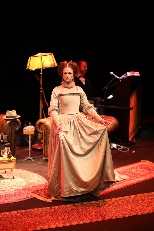 Lise Risom Olsen und Matze Kloppe in »Wengenroths Autorenklub, Ausgabe 10: Stefan Zweig«. Foto: Silke Briel.