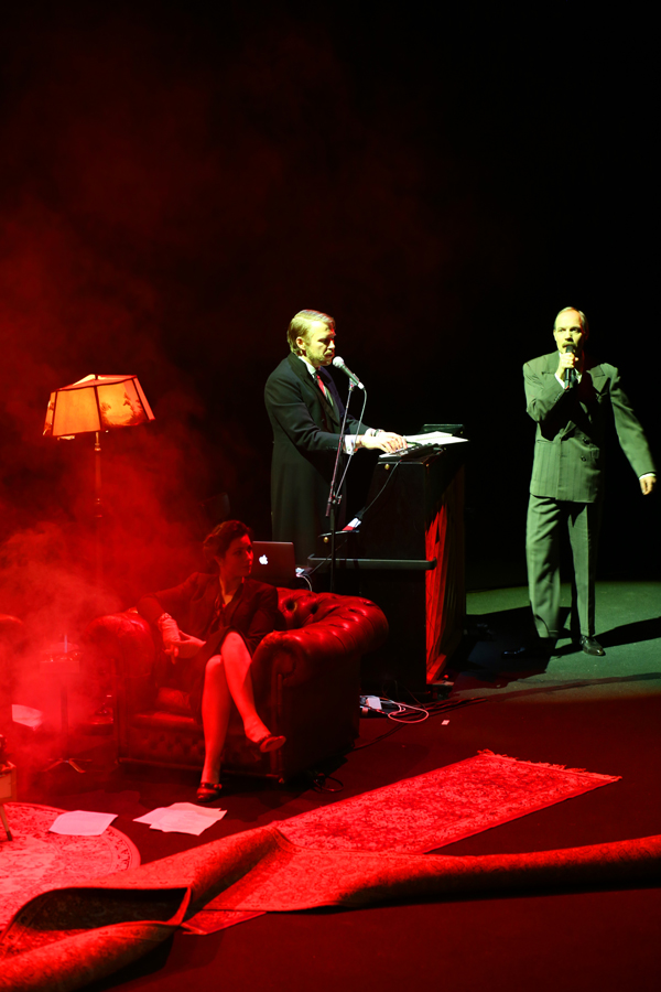 Eva Meckbach, Matze Kloppe und Ulrich Hoppe in »Wengenroths Autorenklub, Ausgabe 10: Stefan Zweig«. Foto: Silke Briel.