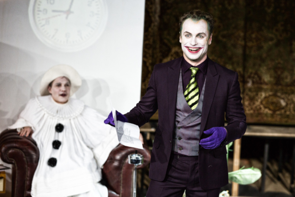 Ulrich Hoppe und Mark Waschke in »Wengenroths Autorenklub, Ausgabe 7: William Shakespeare«. Foto: Gianmarco Bresadola.
