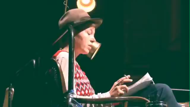 Jule Böwe in »Wengenroths Autorenklub, Ausgabe 5: Ödön von Horváth«. Video: Schaubühne am Lehniner Platz, Berlin.