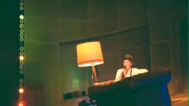 Jule Böwe in »Wengenroths Autorenklub, Ausgabe 5: Ödön von Horváth«. Video: Schaubühne am Lehniner Platz, Berlin.