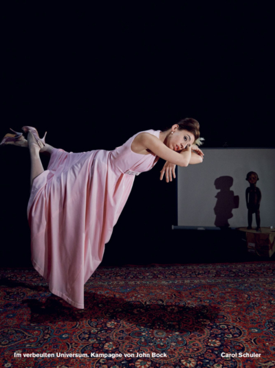 Carol Schuler in der Spielzeitkampagne 2019/2020 der Schaubühne am Lehniner Platz (Berlin). Foto: Thomas Aurin.