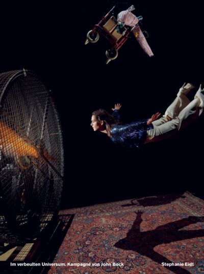 Stephanie Eidt in der Spielzeitkampagne 2019/2020 der Schaubühne am Lehniner Platz (Berlin). Foto: Thomas Aurin.