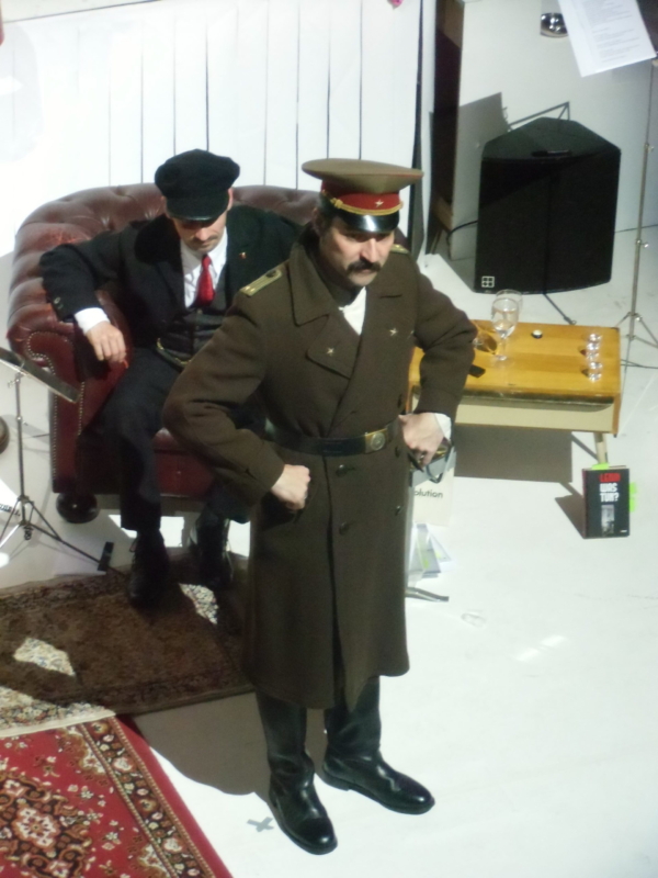 Robert Beyer und Patrick Wengenroth in »Wengenroths Autorenklub, Ausgabe 9: Maxim Gorki«. Foto: Marc Freitag.