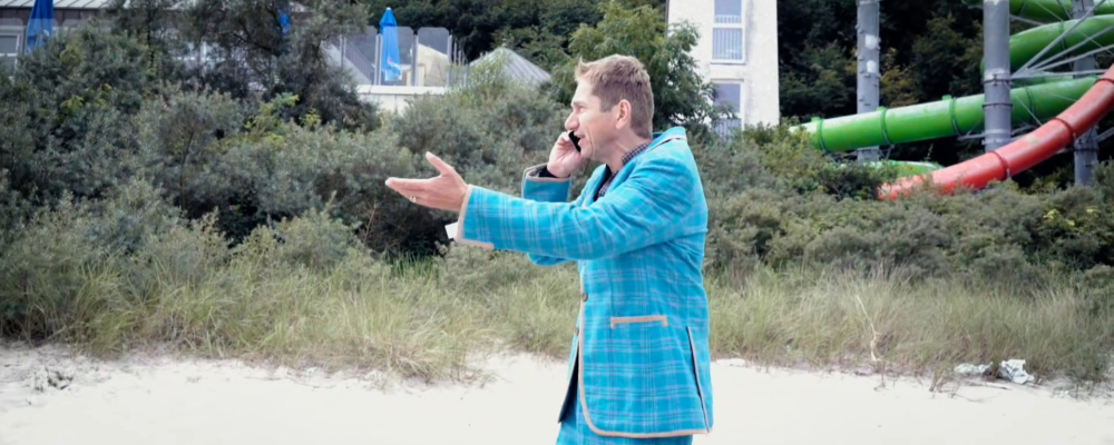 Schorsch Kamerun in »Sabre Dance«. Videostill.