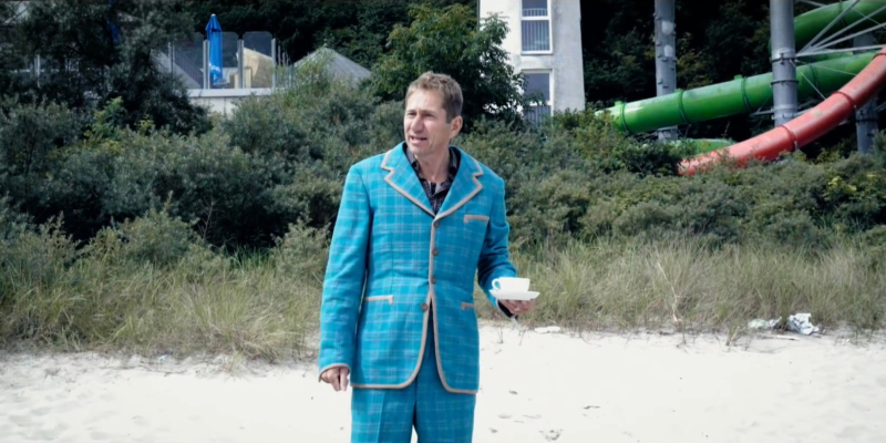 Schorsch Kamerun in »Sabre Dance«. Videostill.