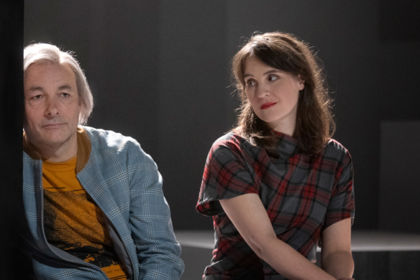 Frank Wiegard (Ich) und Jennifer Sabel (Sophia) in »Sophia, der Tod und ich«. Foto: Silke Winkler.
