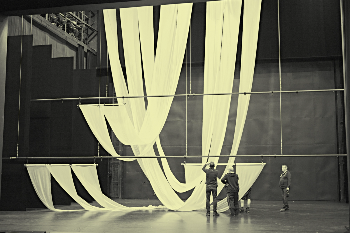 »Der Feuervogel«. Produktion, Foto: Admill Kuyler.