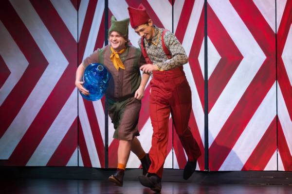 »Neues vom Räuber Hotzenplotz«. Rudi Klein (Seppel) und Maximilian Gehrlinger (Kasperl). Foto: Silke Winkler.