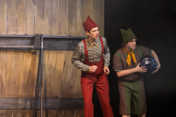 »Neues vom Räuber Hotzenplotz«. Rudi Klein (Seppel) und Maximilian Gehrlinger (Kasperl). Foto: Silke Winkler.