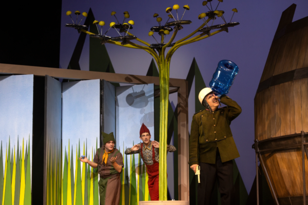 »Neues vom Räuber Hotzenplotz«. Rudi Klein (Seppel), Maximilian Gehrlinger (Kasperl) und Sebastian Reck (Räuber Hotzenplotz). Foto: Silke Winkler.