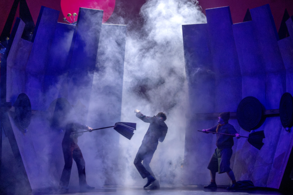 »Neues vom Räuber Hotzenplotz«. Maximilian Gehrlinger (Kasperl), Christoph Götz (Oberwachtmeister Dimpfelmoser) und Rudi Klein (Seppel). Foto: Silke Winkler.