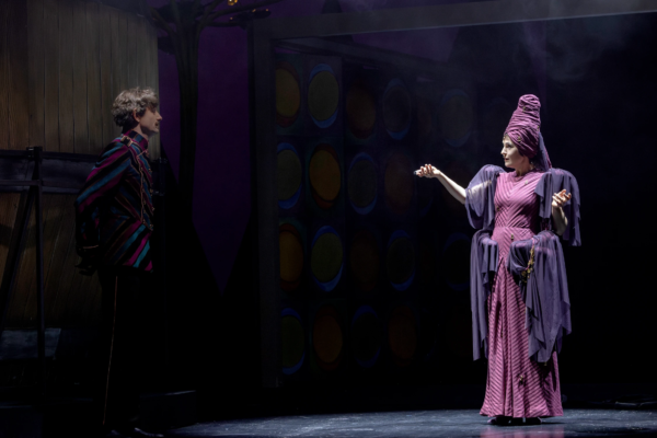 »Neues vom Räuber Hotzenplotz«. Christoph Götz (Oberwachtmeister Dimpfelmoser) und Jennifer Sabel (Portiunkula Schlotterbeck). Foto: Silke Winkler.