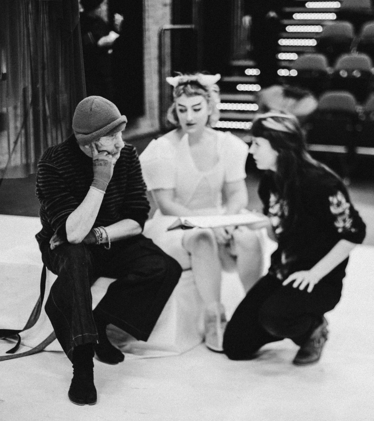 »Marsyas. Der Wettstreit«. Probe mit Rhys Martin (Sokrates), Josephine Buchwitz (Marsyas) und Lena Katzer (Regie). Foto: Jacintha Nolte.