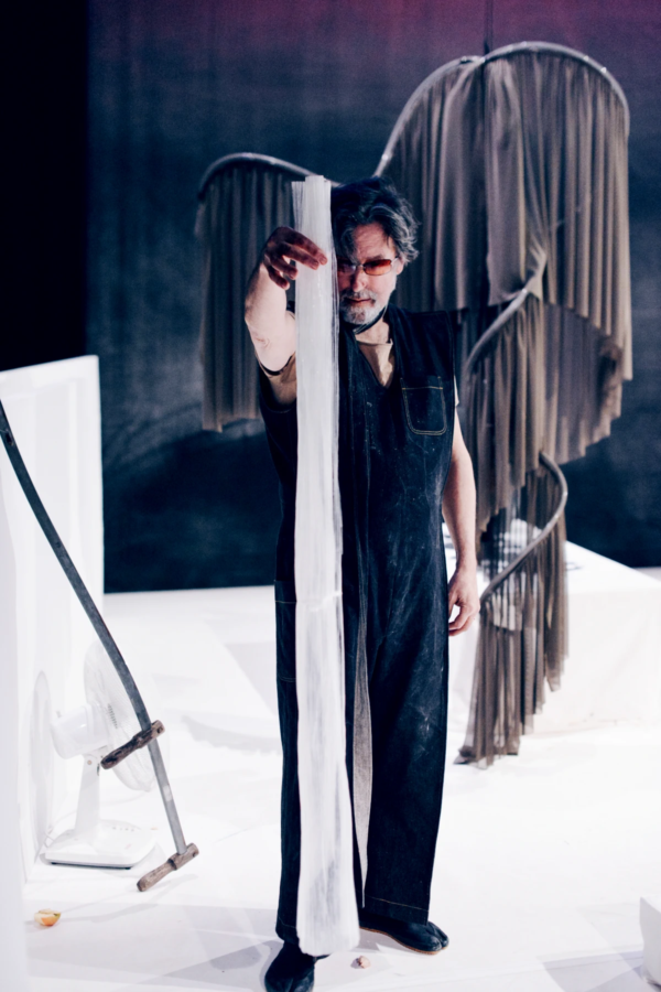 »Marsyas. Der Wettstreit«. Rhys Martin (Sokrates). Foto: Jacintha Nolte.