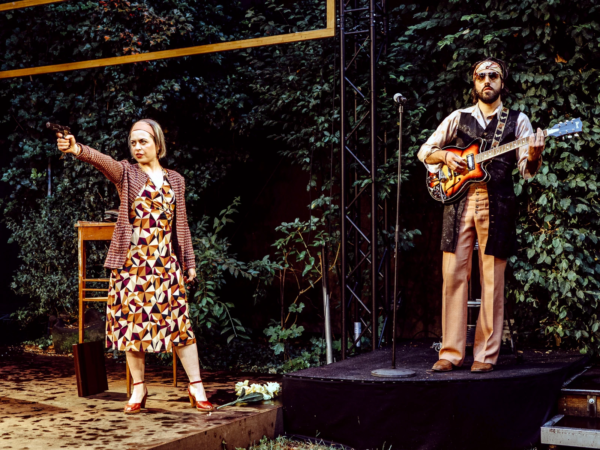 »Hedda Gabler«. Josephine Bönsch (Hedda Gabler) und Elias Baumann (Ejlert Lövborg). Foto: Geronimo Schmidt.