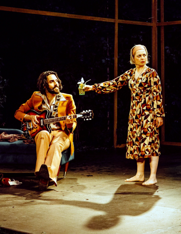 »Hedda Gabler«. Elias Baumann (Ejlert Lövborg) und Josephine Bönsch (Hedda Gabler). Foto: Geronimo Schmidt.