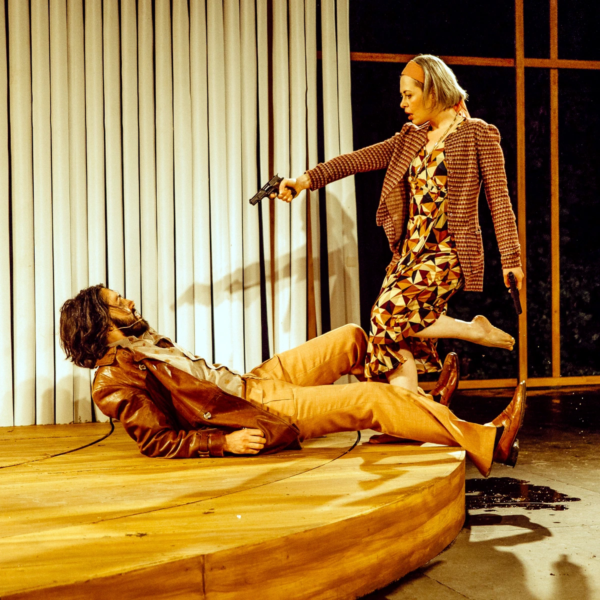 »Hedda Gabler«. Elias Baumann (Ejlert Lövborg) und Josephine Bönsch (Hedda Gabler). Foto: Geronimo Schmidt.